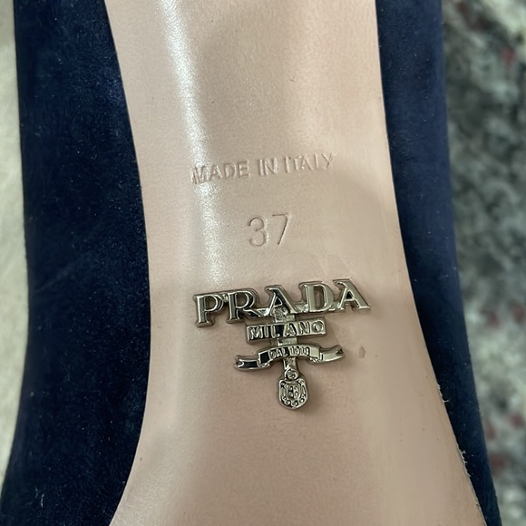 Prada | AUTH Suede Pumps - Picture 5 of 11